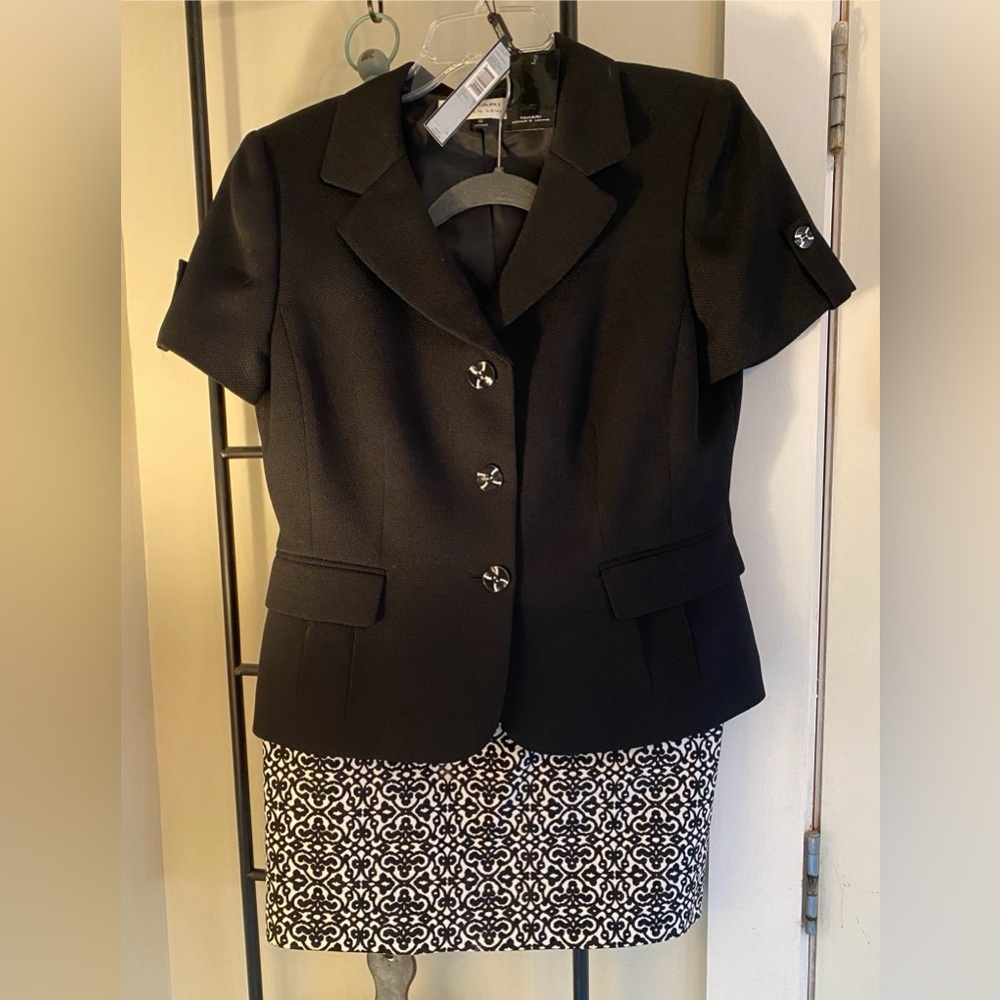 Tahari size 10 summer short sleeve suit